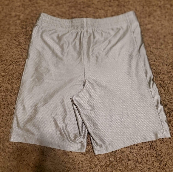 Platinum vintage nike basketball shorts - Picture 3 of 3